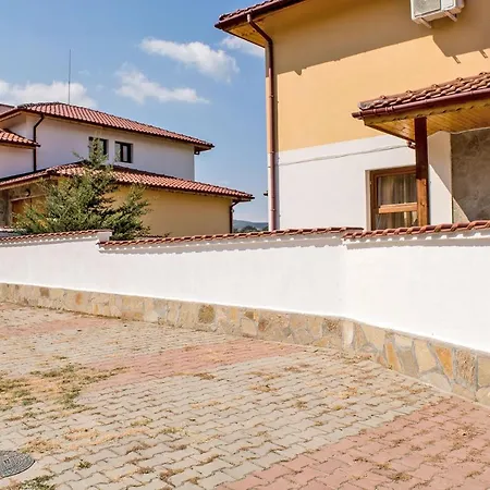 Zaara Village